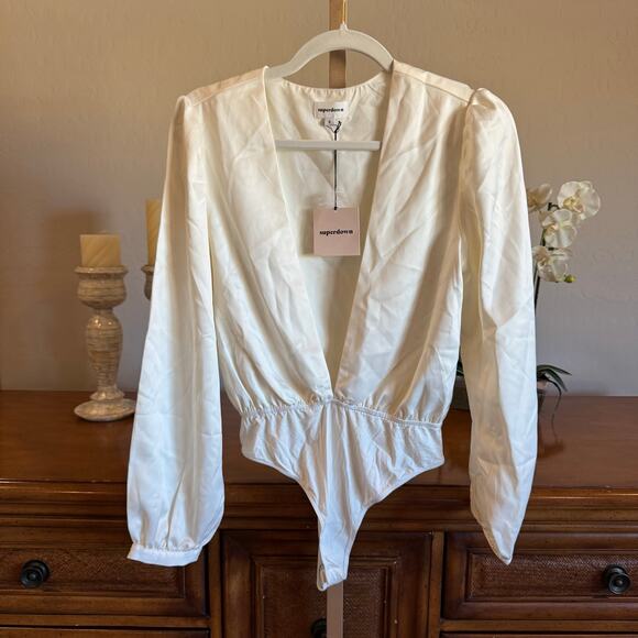 Superdown Tammie Satin Deep V Bodysuit Ivory White Size Small NWT - Picture 3 of 8